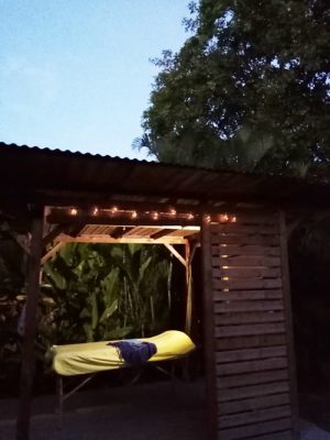 Voici mon espace de travail où je donne des soins de massage et de reiki, laissez-vous tenter avec Fanny dans un cadre très relaxant